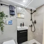 Modern Loft In Center *